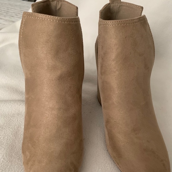 Boots - Picture 2 of 5